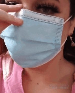 Neither the mask nor the quarantine were an impediment for this whore to swallow all the semen of a cock