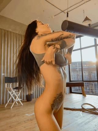 img_Hot Ebony Revealing Her Beautiful Big Round Tits