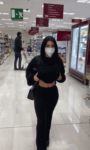 Busty Latin girl shows her rich and big tits in the middle of the supermarket