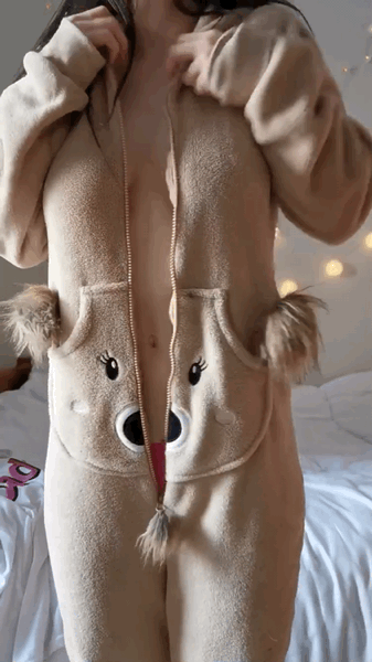 img_Pijamas reveal a lustful body